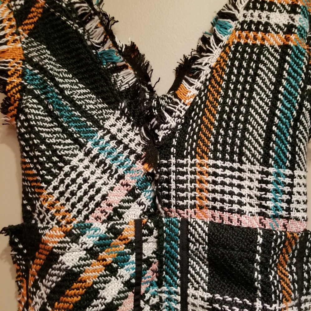 🆕️XS Plaid Asymmetrical sleeveless tunic top - Picture 4 of 6